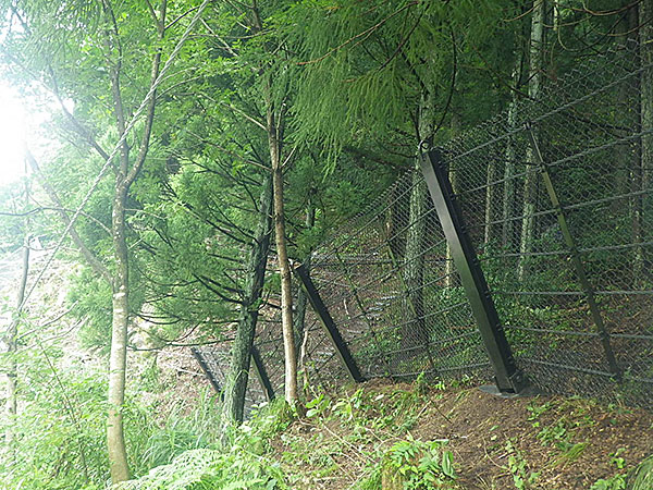 写真1　石川県加賀市山中温泉我谷町地内R364にプラクトフェンスPFM-20を設置しました。