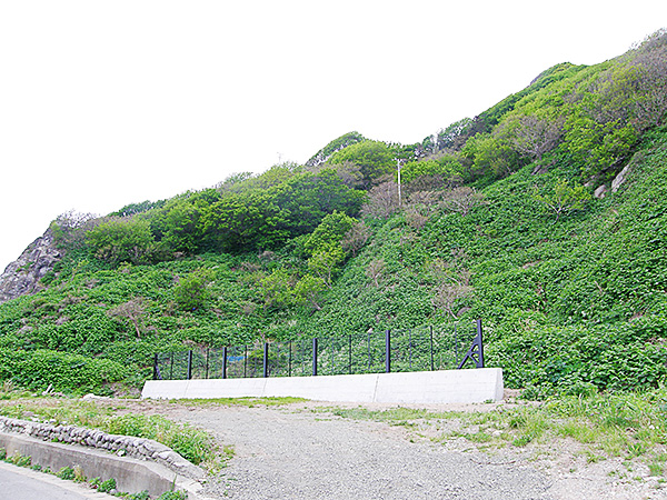 写真1　青森県中泊町小泊（権現崎線）にてロックガードを設置しました