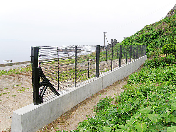 写真2　青森県中泊町小泊（権現崎線）にてロックガードを設置しました