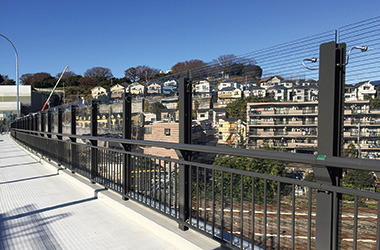 遮音壁　首都高速道路　岸谷生麦線（神奈川県横浜市）